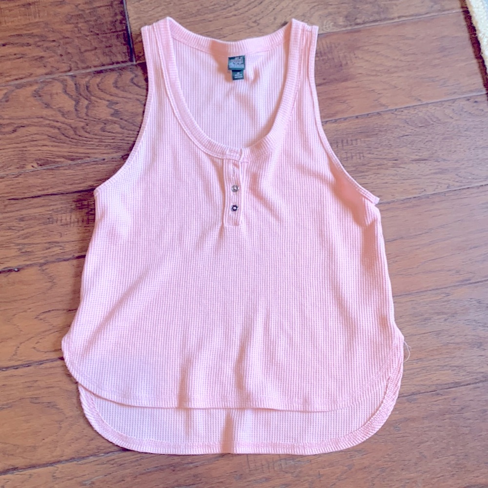 Sz medium wild fable light pink waffle texture tank with button details